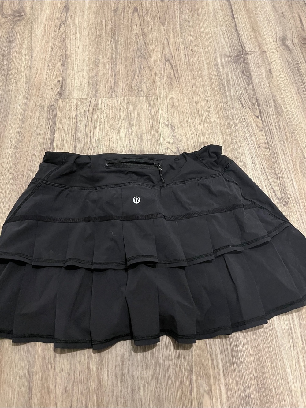 lululemon athletica Black Tiered pleated pacesetter Skirt size 12